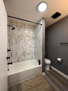 Cozy 2 BR home in South Philly - Easy City Access - 1