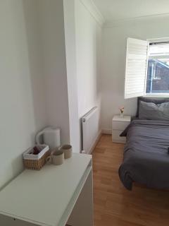 Large Double Room with Own Bathroom and Free Parking - 5