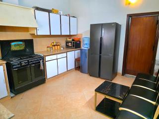 Minimalist 4BR Spacious Home, F-6 Islamabad, Near Beverley Center - 5
