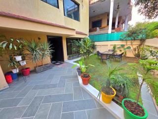 Minimalist 4BR Spacious Home, F-6 Islamabad, Near Beverley Center - 6