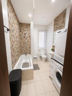 Deluxe 3Bedroom Apartment, 3Min Walk to Seafront - Sleeps 10 - 7