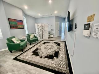 Grand Luxury 1BR Penthouse Suite near Newark Airport - 2