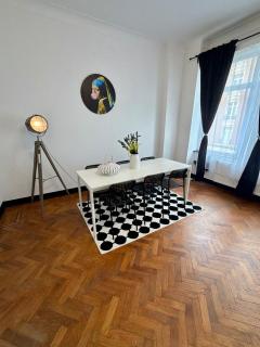 Prime Antwerp Location, Stylish 2BR Apartment - 9