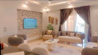 شقه فندقيه3غرف وشرفه بفيلا الشيخ زايد أمام زد بارك - 0