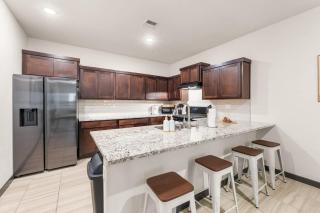 Coastal 2BR 2BA Home King Bed Smart TVs A - 2