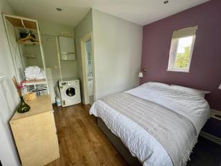 Charming village apartment in Surrey - 9