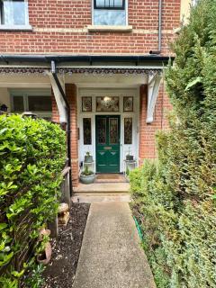 Charming village apartment in Surrey - 7
