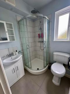 Charming village apartment in Surrey - 8
