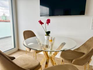 Luxury Modern Apartment with Balcony & Free Parking - 6