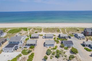 Cape Cod Water View Cottage—Steps to Private Beach - 9