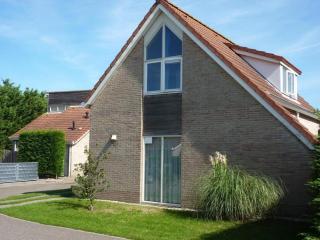 Bungalow in Breskens near Beach & Lighthouse - 1