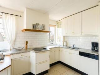 Bungalow in Zeeland with Stunning Waterside Views - 7