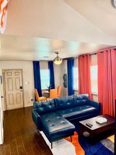 Thunder Up Loft Garage Apt 10 min to Downtown - 5