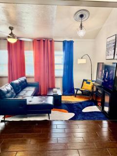 Thunder Up Loft Garage Apt 10 min to Downtown - 4