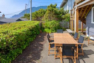 Gorgeous dog-friendly home with spectacular ocean views & deck - walk to Main St - 1