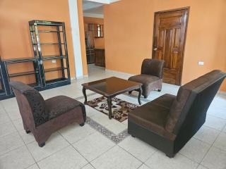 Spacious house with 3 bedrooms, kitchen, and 2 bathrooms - 4
