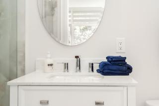 Modern Gem 8 min Walk to Marina Near Downtown - 3