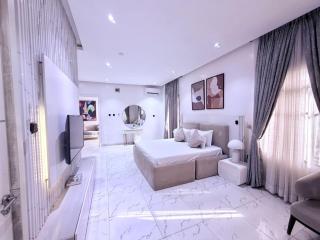 Lens Luxury 4 Bedroom Duplex - 6