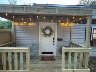 The Center Street Studio - Sleeps 4 - 5