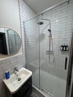 The Recharge Loft, Executive Stay with Parking & EV - 6