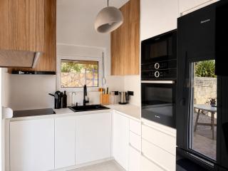 Catch the Vibe - Your 3BR&2BA Cozy Cretan Escape - 8