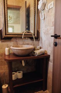 OLIVE QUEEN Rustic Estate - 1