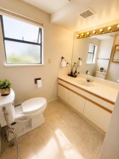 Bright Westside Home for up to 8 Near UBC Beach Downtown - 1