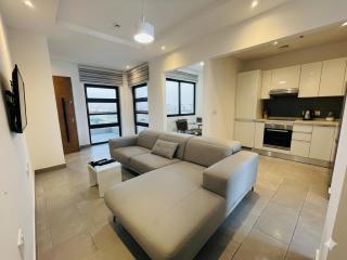 Stunning 1-Bedroom Apartment at Edge - 3