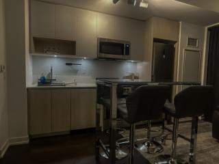 Stylish New 1BR in Toronto with Fast WiFi and Private Workspace - 6