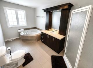 Elegant 3BR Townhome with Lounge & Parking - 4