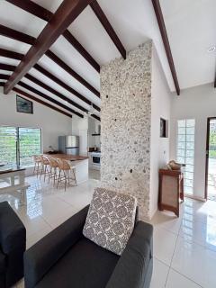 Birdies Beach house, Private Beach, Surf & Snorkel - 3