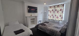 Stay near Derby city centre, hospital & train station - 5