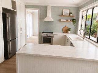Charming & Spacious 5 Bedroom Bayside House with Pool - 6