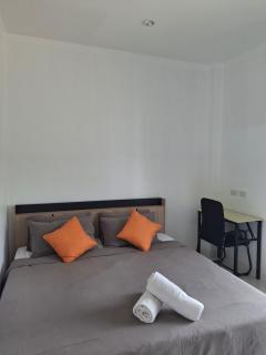 Smart TV, 5 min to Beaches, Yoga, Shops, King Bed, Cotton Sheets - 4
