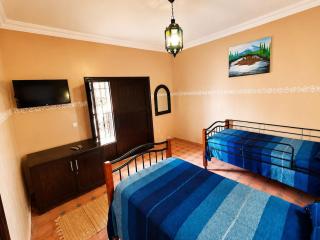 Villa with traditional swimming pool near the sea - 3