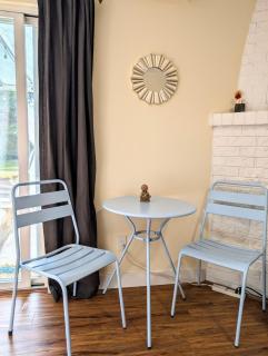 Independent Suite in Friendly Family Home, Convenient Location - 6