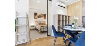 CBD City Skyline 2BR Apt Ultra Luxe Pool Gym Views - 9