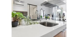 CBD City Skyline 2BR Apt Ultra Luxe Pool Gym Views - 3