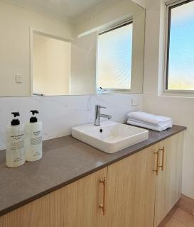 The Cozy Ensuite near Perth Airport CBD and Beach - 5