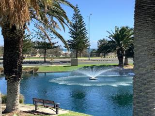 Fabulous 2 Bedroom Apartment Great ocean Views - 7