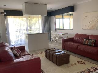 Fabulous 2 Bedroom Apartment Great ocean Views - 2