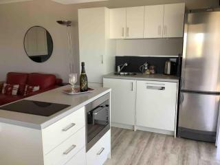 Fabulous 2 Bedroom Apartment Great ocean Views - 7