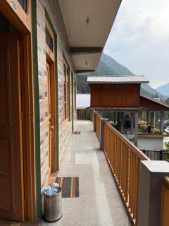 Highland Spirit Rooftop & Riverside Retreat - 2