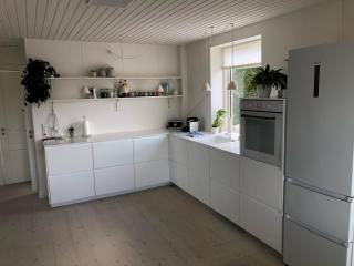 Stor lys lejlighed med terrasse og altan - 3