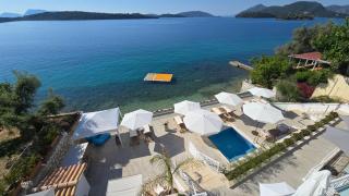 Luxury Waterfront Apartment - East Coast - 5
