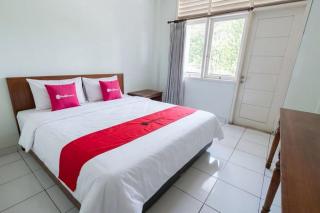 RedDoorz at Rudian Hotel by Oasis Cisarua - 7