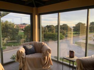 Fabulous 2 Bedroom Apartment Great ocean Views - 4