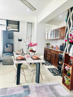 Stylish City Center Studio with Fast WiFi & Prime Location - 4