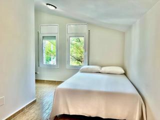 Mountain Villa with Sea Views - 6