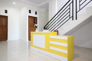 RedDoorz near UGM 3 - 8